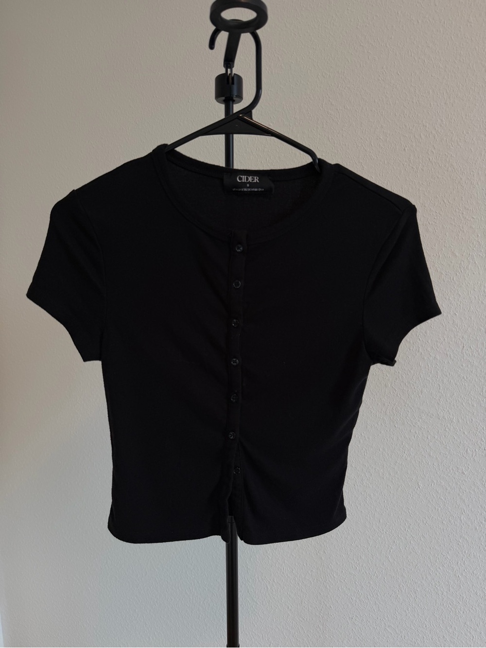 Cider Black Button-Front Cropped Short Sleeve Top